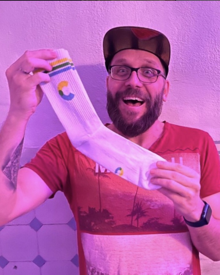 Socken mit Logo bedrucken und besticken lassen, Teamsocken von Shirt Waiter